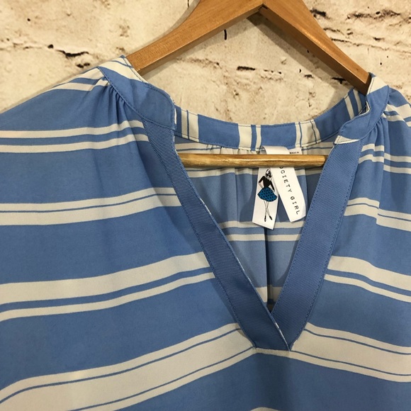 Size M top - Picture 2 of 4